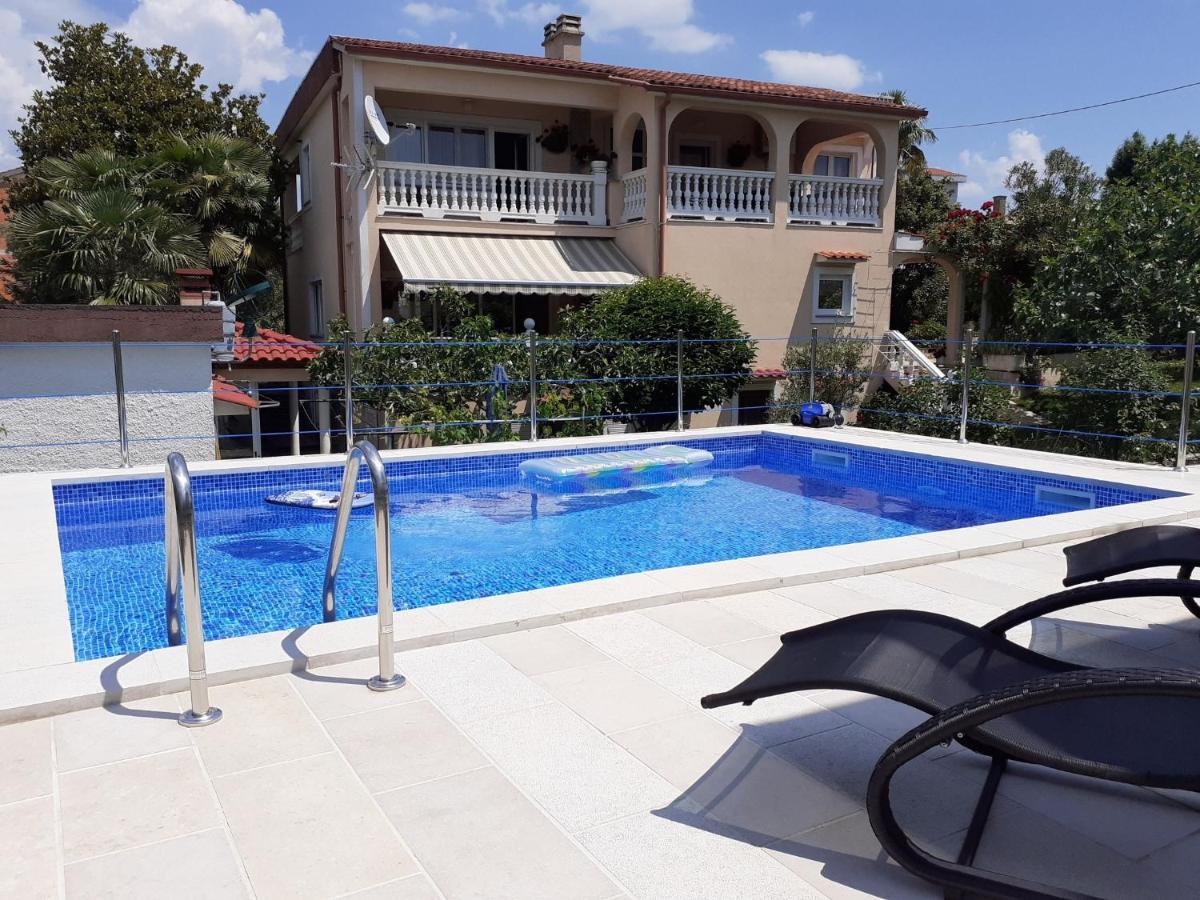 Apartment Hana With A Private Pool マリンスカ エクステリア 写真